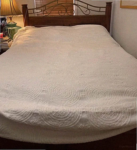 Blanket, Bedspread, Damask, White, Medallion Design, 90” X 106”, Good Condition