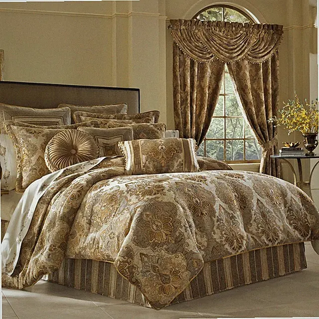 Bradshaw Natural 4-Piece Comforter Set Damask By J Queen