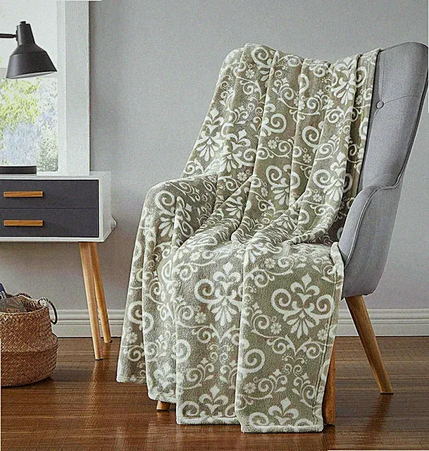 Decorative Throw Blanket: Floral Damask Style on Soft Velvet Fleece Accent