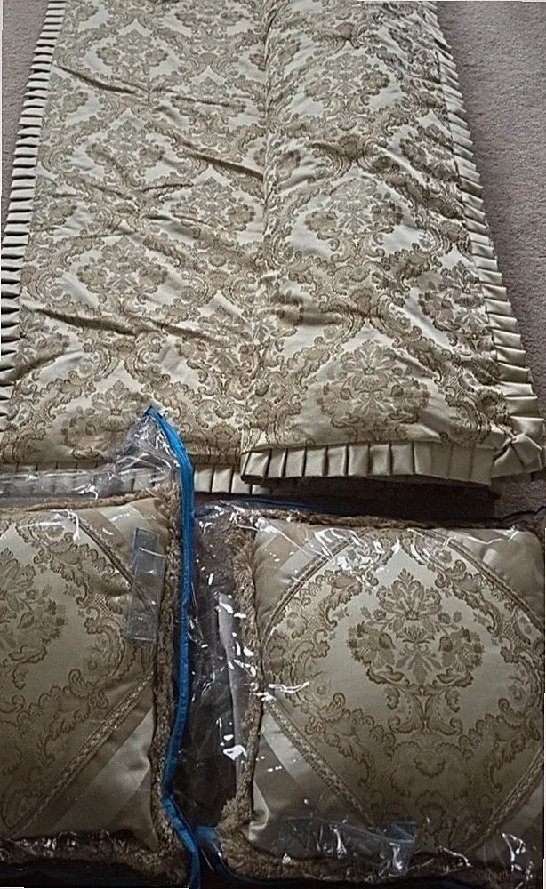 Waterford Reversible Jacquard Damask Comforter 96"x110" King Gold 2 Throw EUC